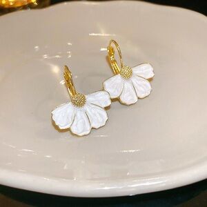 Elegant White and Gold Flower Earrings